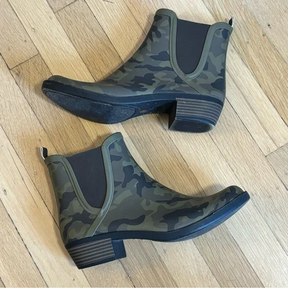Lucky Brand Chelsea Rain Boots in Camo - Picture 4 of 7